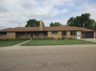 415 S Hudson Ave, Oakley, KS 67748