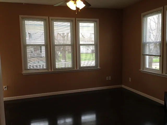 3 bed, 2200 sqft, $1,500 — Photo 2