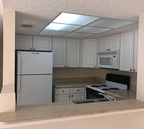 4th image of 1526 SE Royal Green Cir #L107