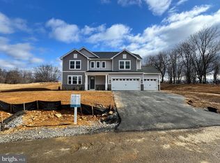 111 Grainery Dr E, Martinsburg, WV 25403