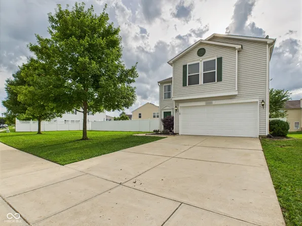 8193 S Firefly Dr, Pendleton, IN 46064