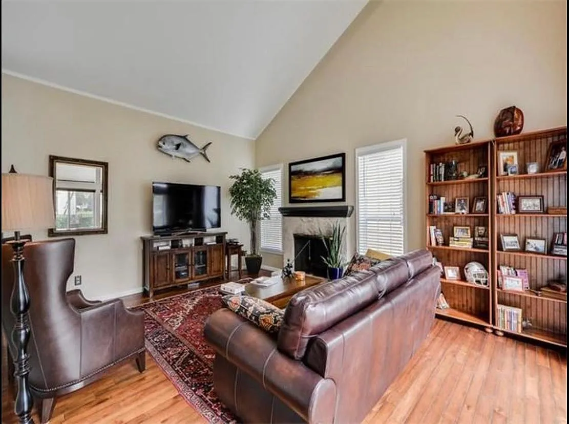 3 bed, 1716 sqft, $4,250 — Photo 4