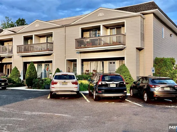 31 Willow Wood Sq Unit 31, East Rutherford, NJ 07073