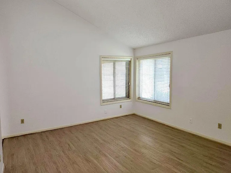 2118 Hickory Lawn Dr — Photo 12