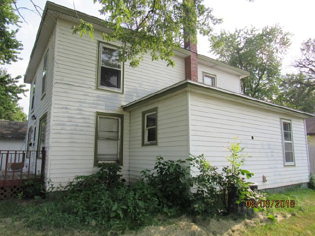 2nd image of 120 N Elm St