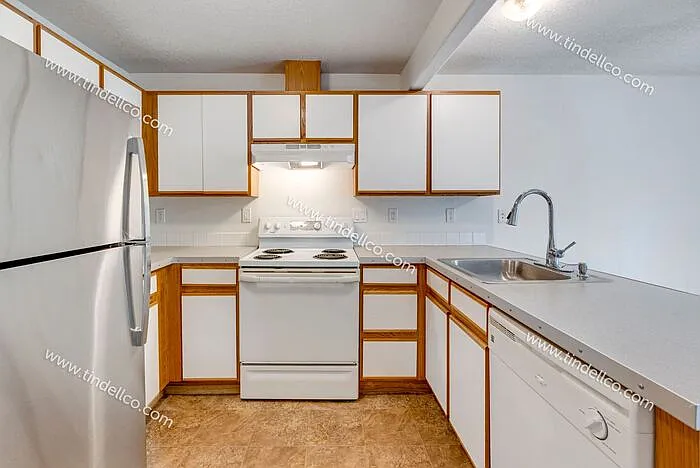 13738 NE Glisan St #3 — Photo 6