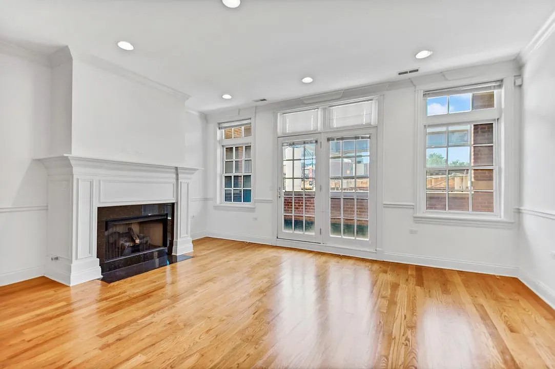 3 bed, 1600 sqft, $4,395 — Photo 1