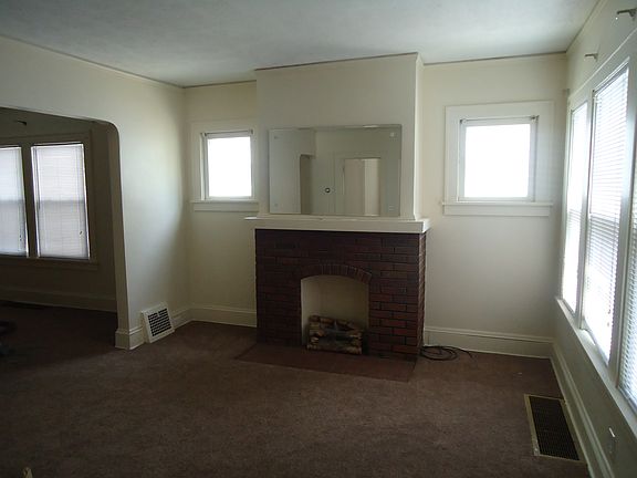 3rd image of 1122 Winston Rd