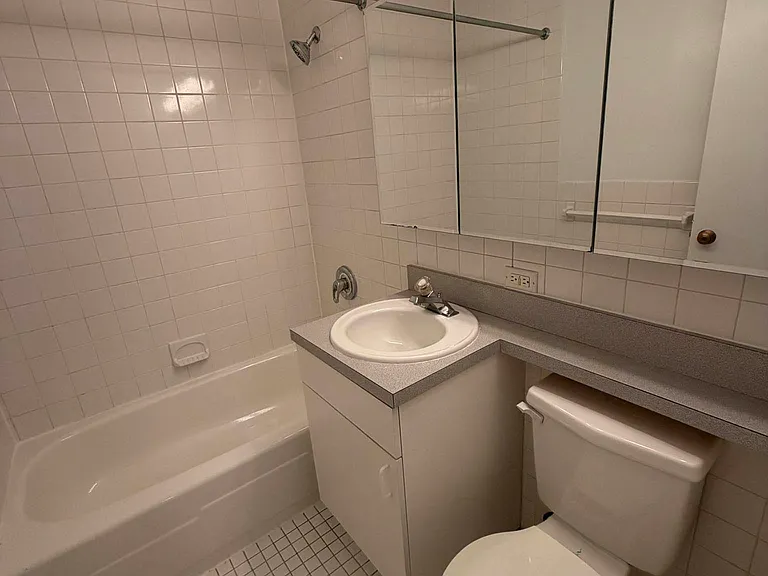 1470 1st Ave #8H — Photo 6