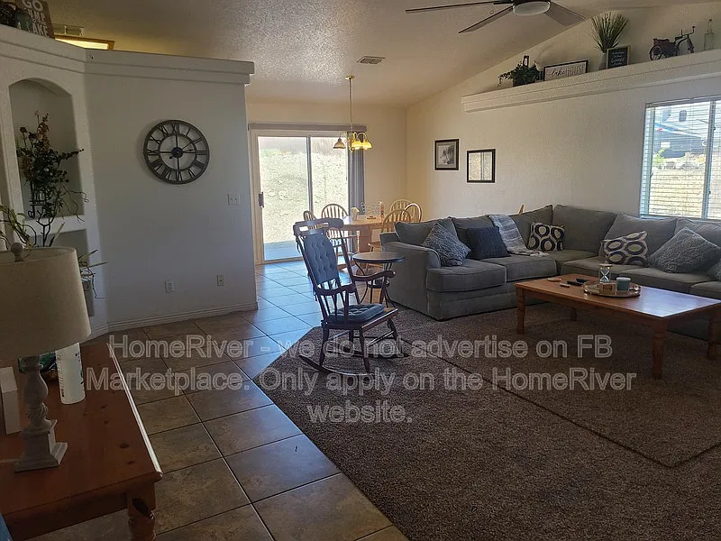 3 bed, 2.0 bath, 1239 sqft, $1,500 — Photo 2
