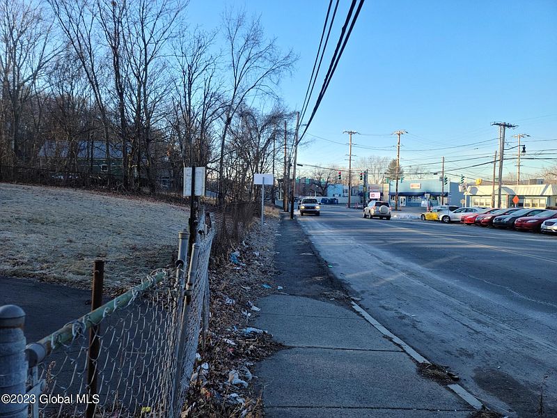 3rd image of 660 & 662 4th Street