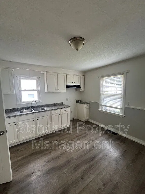 2 bed, 1.0 bath, 801 sqft, $1,500 — Photo 2