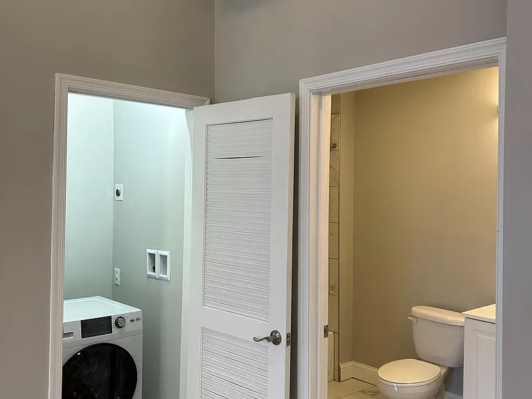 100 W Lexington St #204 — Photo 7