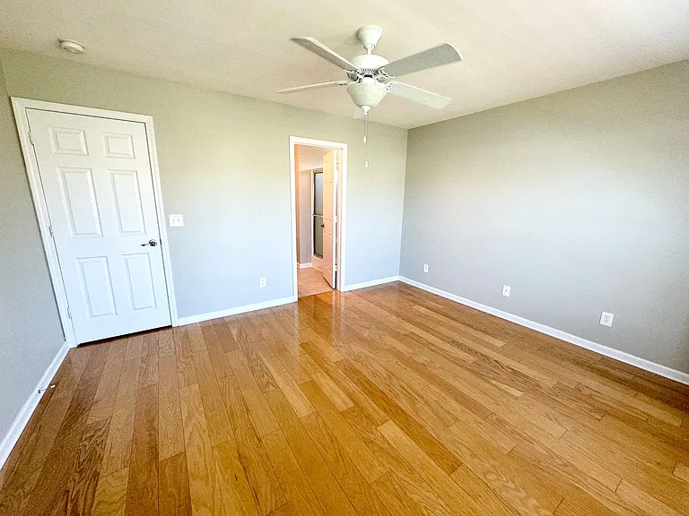 420 Hillsborough Dr — Photo 11
