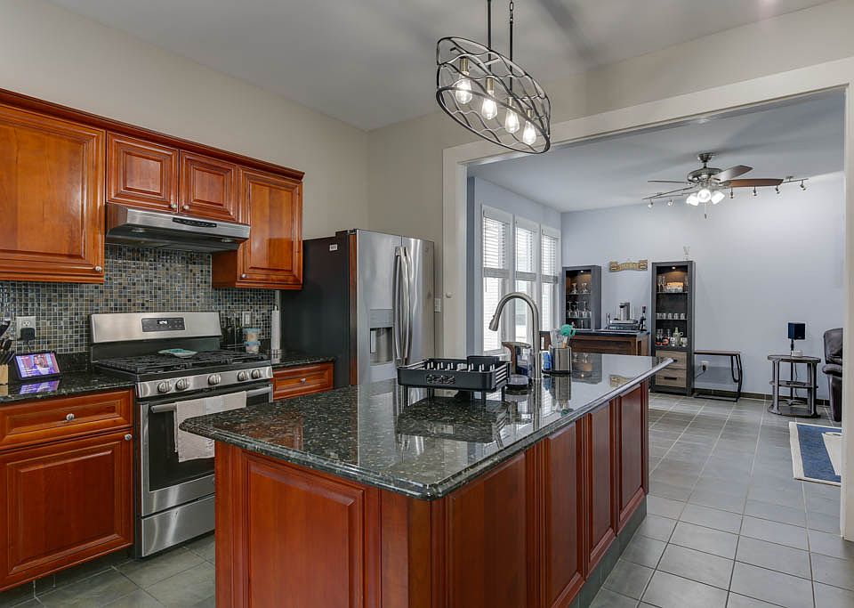 1st image of 823 Shirley Ave