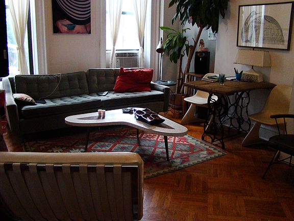 3rd image of 285 Putnam Ave