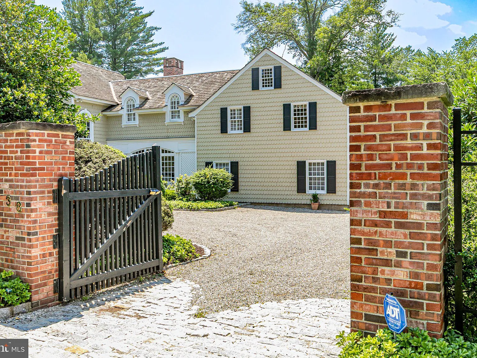 5 bed, 5.5 bath, 5773 sqft, $11,800 — Photo 3