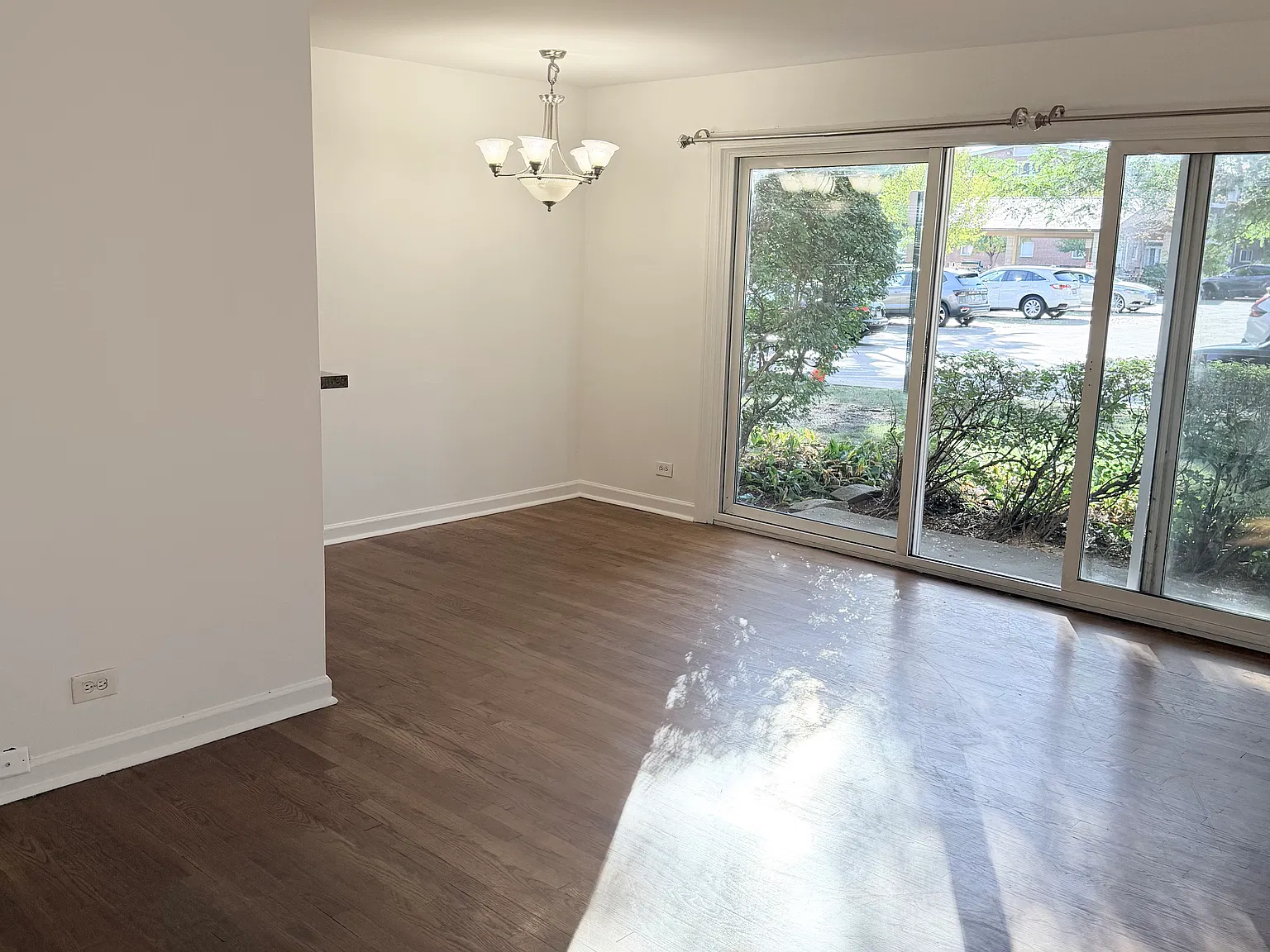 1 bed, 700 sqft, $1,600 — Photo 2
