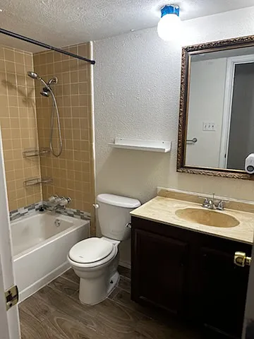 2023 Foxcroft Ln — Photo 2