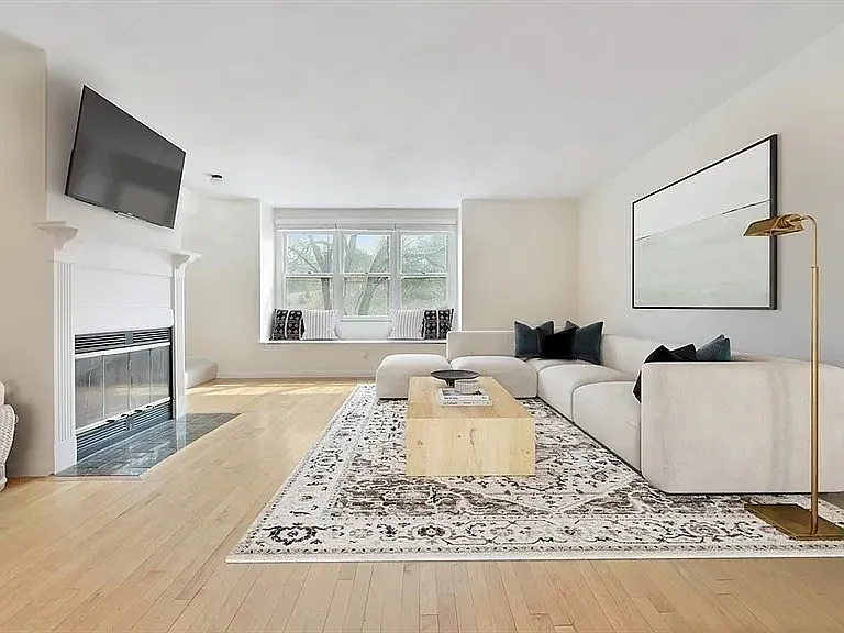 1045 Washington St #2 — Photo 1