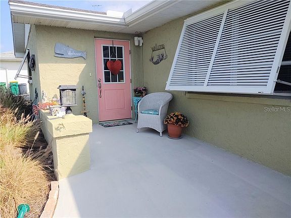 3rd image of 2429 Larkspur Dr