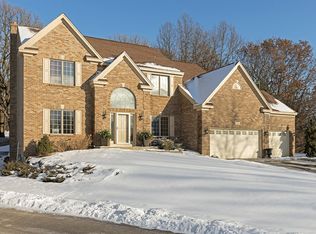 2450 Bridgeview Ct, Mendota Heights, MN 55120