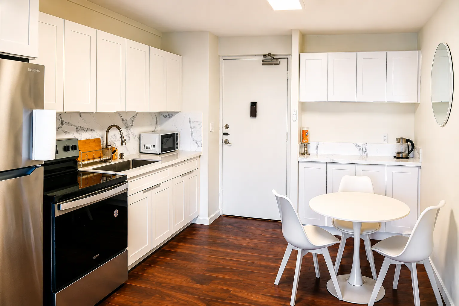 1 bed, 484 sqft, $2,300 — Photo 1