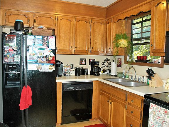 5th image of 1042 Hollis Ln