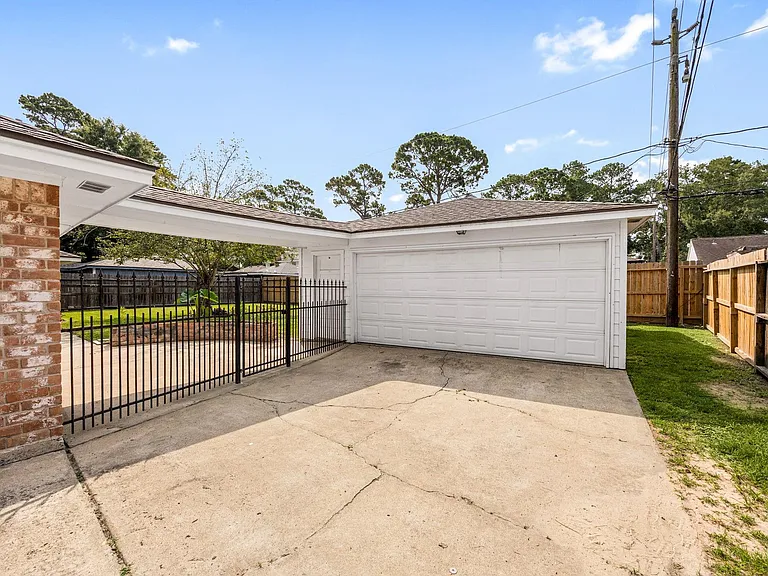 5923 Pebble Springs Dr — Photo 38