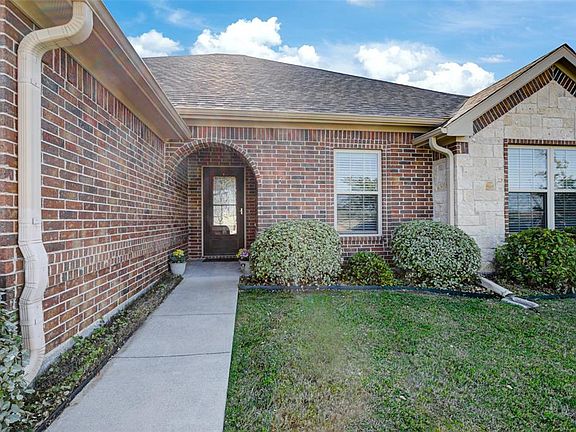 4th image of 414 Lake Dr