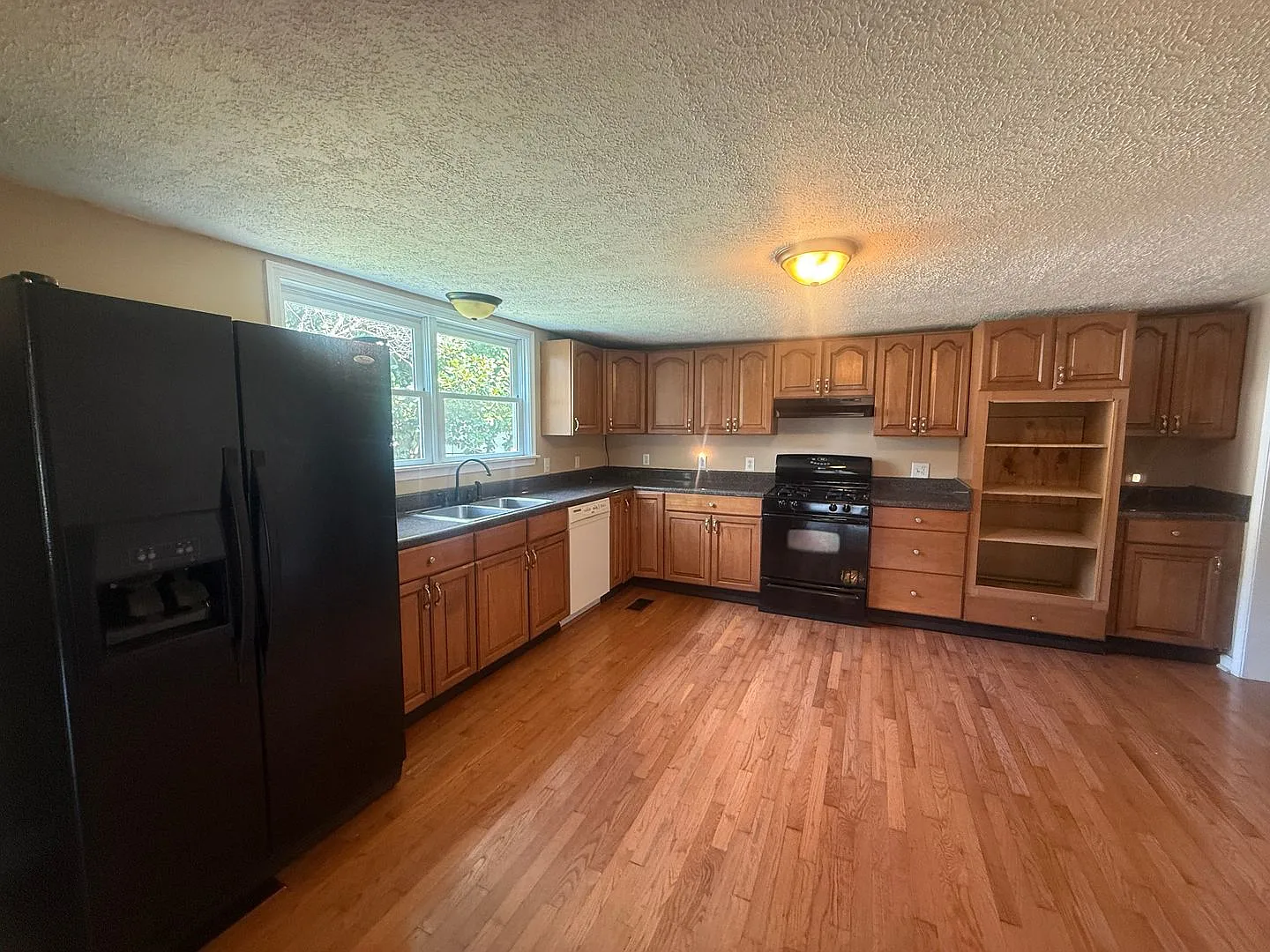 4 Bedrooms, 2 Bathrooms - Home in Aragon! — Photo 4