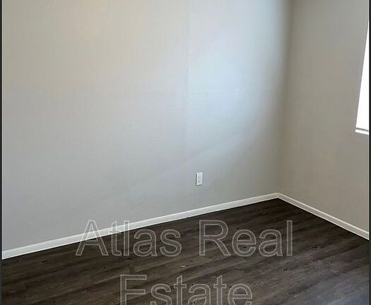 4th image of 153 E Ingram St
