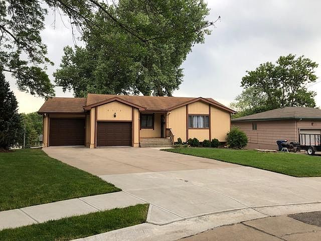 2nd image of 8712 Willow Ct