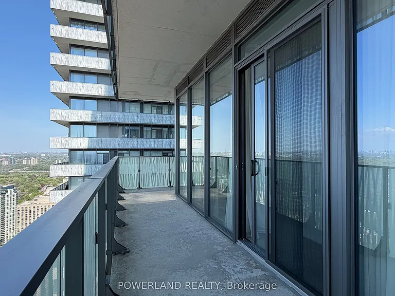 42 Charles St E #LPH4705 — Photo 17