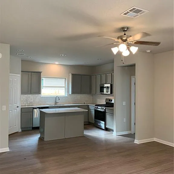 729 Durness Dr — Photo 2