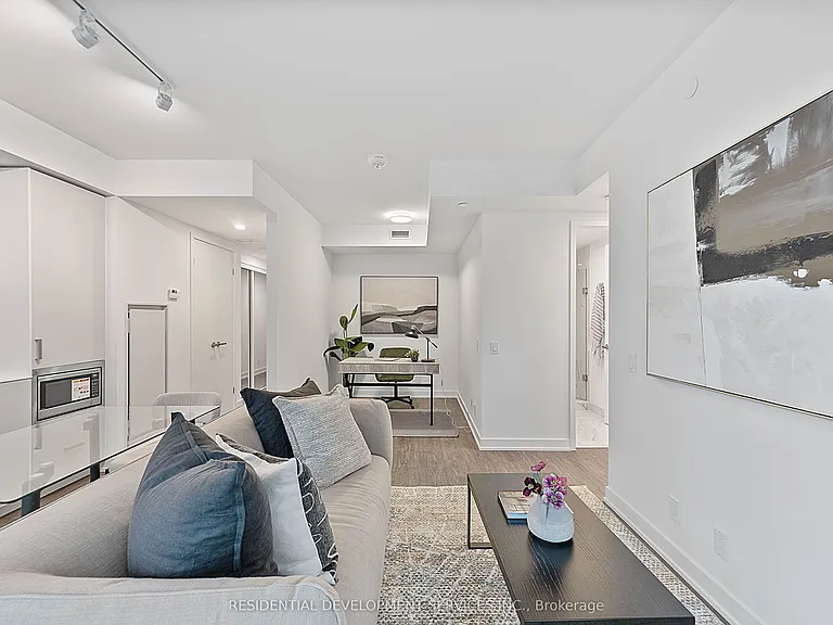 88 Queen St E #901 — Photo 10