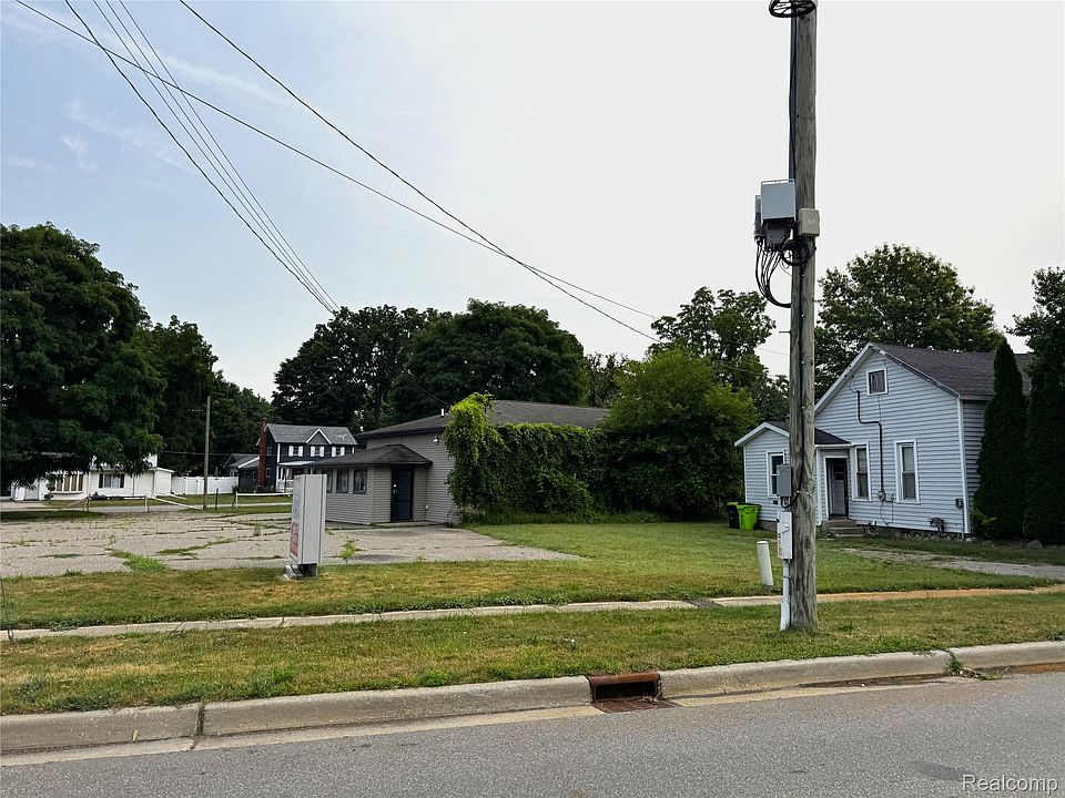 1st image of 213 Main St