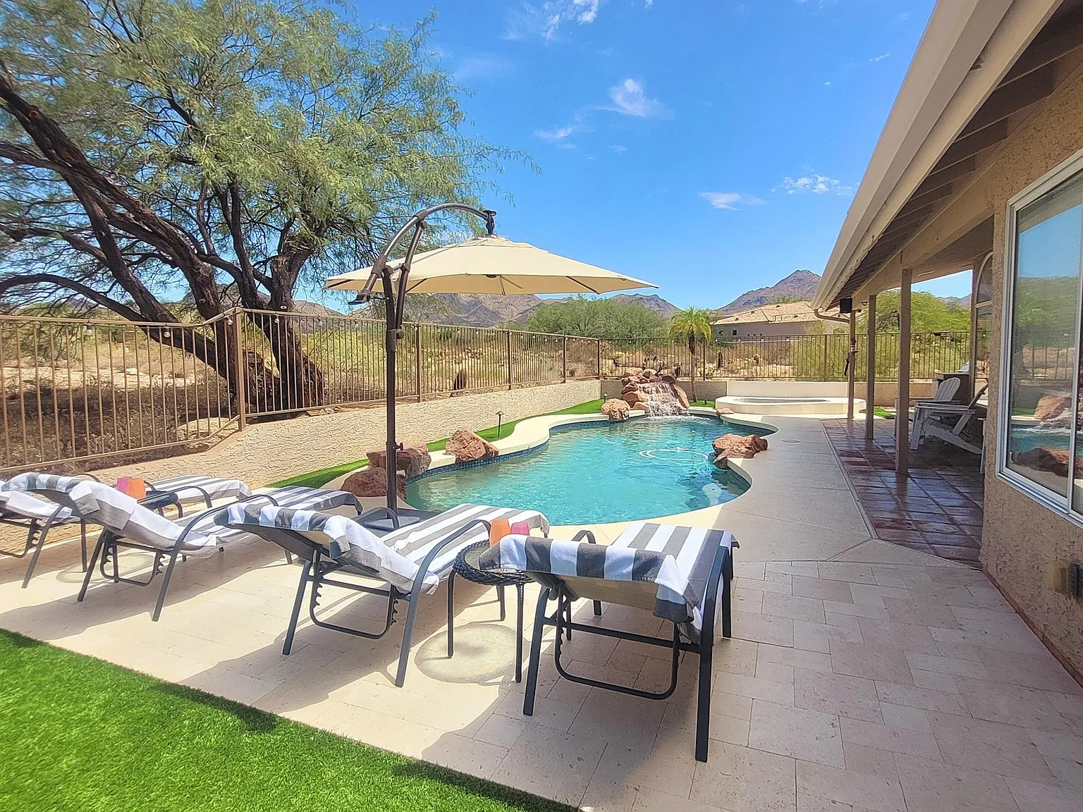 4 bed, 2.0 bath, 2242 sqft, $4,000 — Photo 3