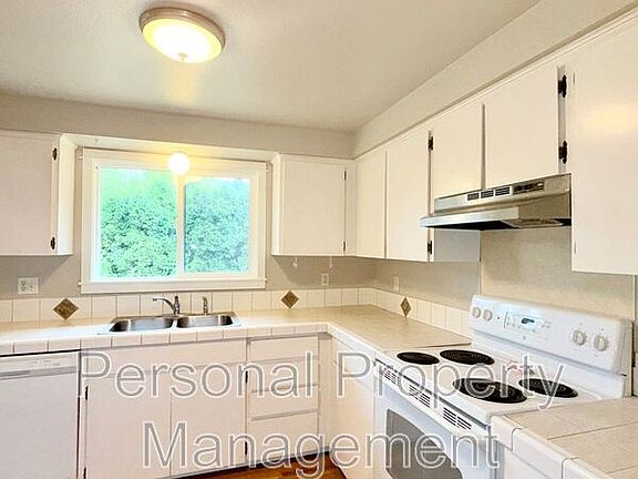 5th image of 4604 NE 137th Ave