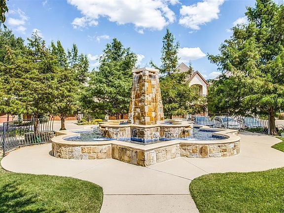 5th image of 2608 Stoneleigh Cir #39