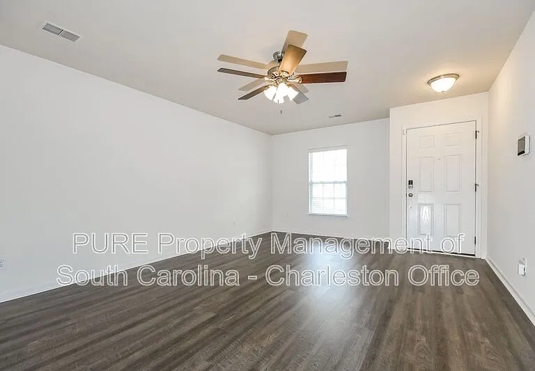 191 Emerald Isle Dr — Photo 3