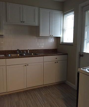 3rd image of 328 W Xenia Dr