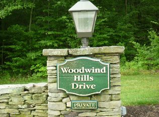 1009 Woodwind Hill Dr, Dalton, PA 18414