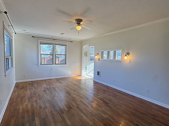 3rd image of 322 E Manitoba Ave