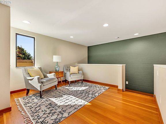 4th image of 525 Heceta Pl