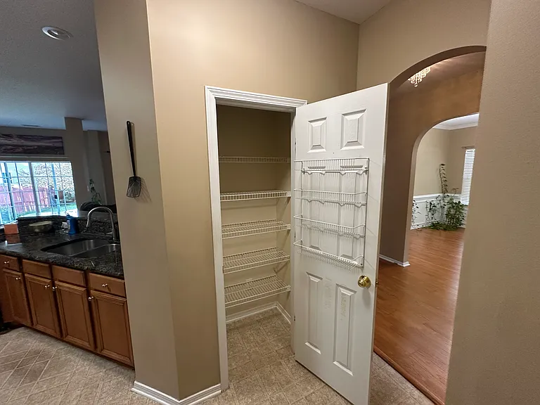 404 Treybrooke Dr — Photo 36