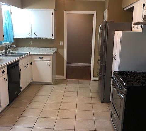 3rd image of 5221 Hilltop Dr