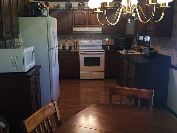 3rd image of 24761 Greenfield Ln