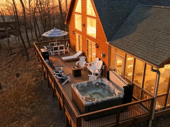 388 Bobcat Dr, Berkeley Springs, WV 25411