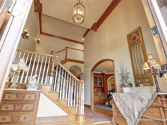 3rd image of 1163 N Montview Dr